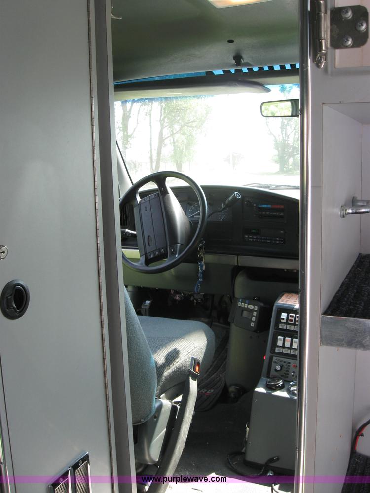 image for item 2510 1996 Ford E350 ambulance