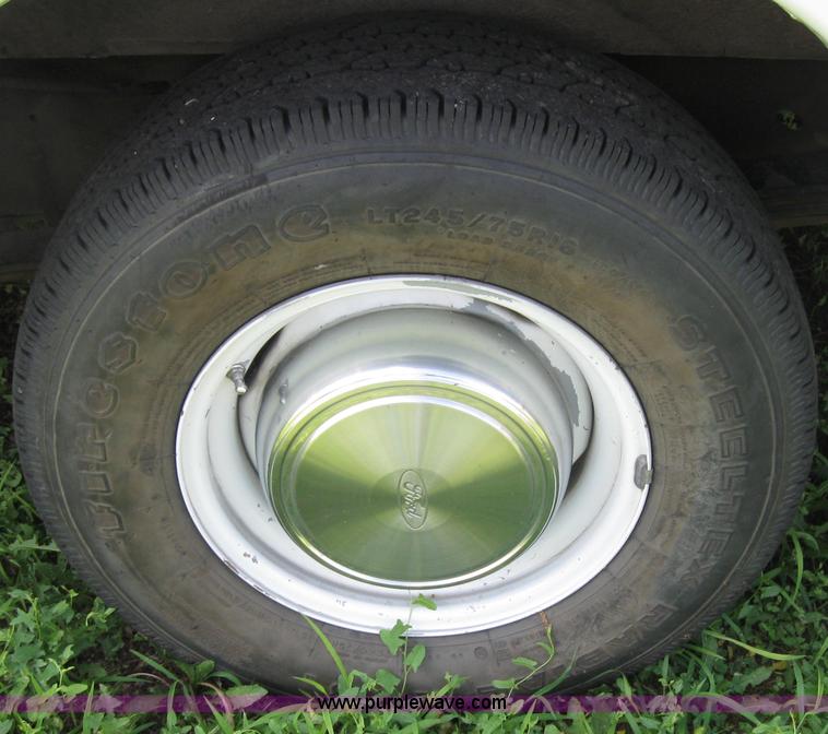 image for item 2510 1996 Ford E350 ambulance