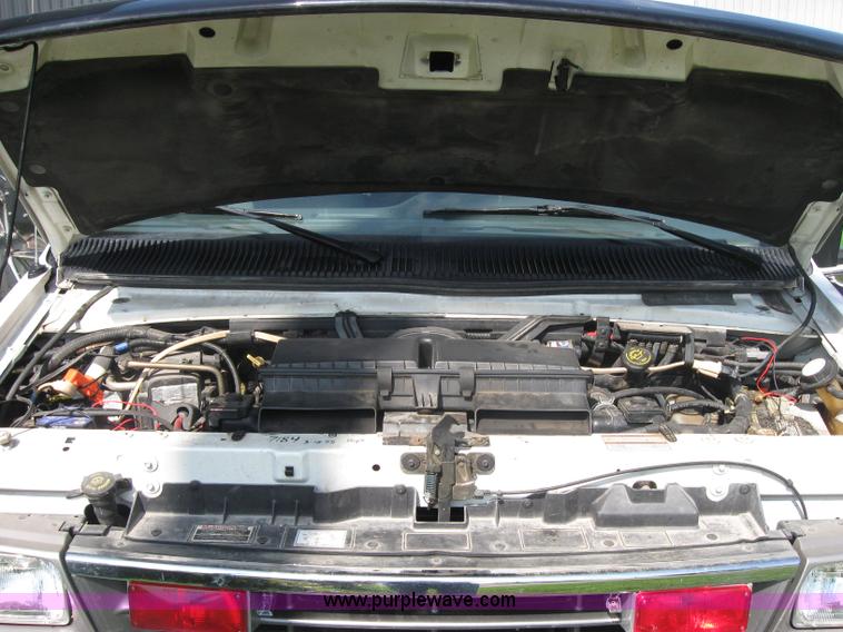 image for item 2510 1996 Ford E350 ambulance