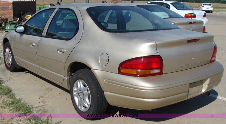 image for item 2592 2000 Dodge Stratus