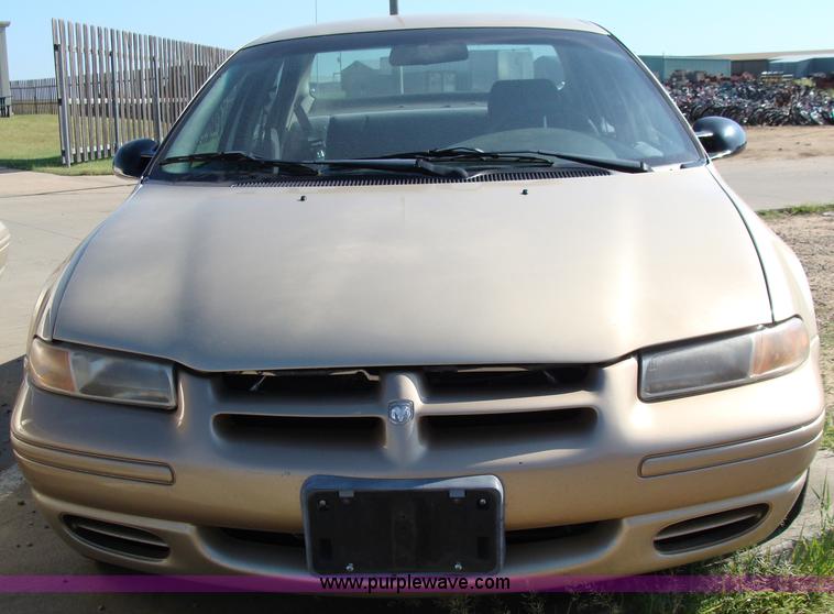 image for item 2592 2000 Dodge Stratus