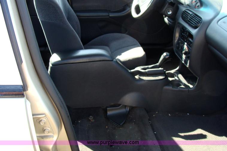 image for item 2592 2000 Dodge Stratus