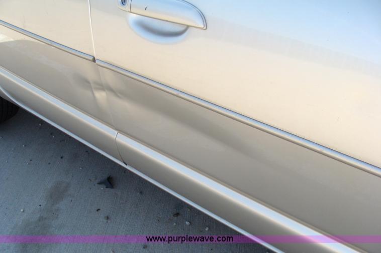 image for item 2594 2000 Dodge Stratus