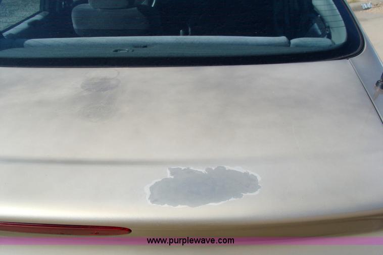 image for item 2594 2000 Dodge Stratus