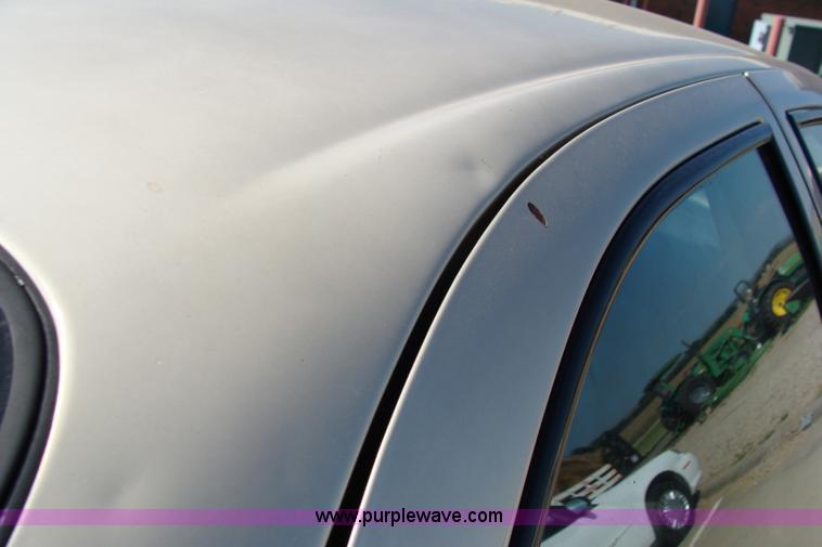 image for item 2594 2000 Dodge Stratus