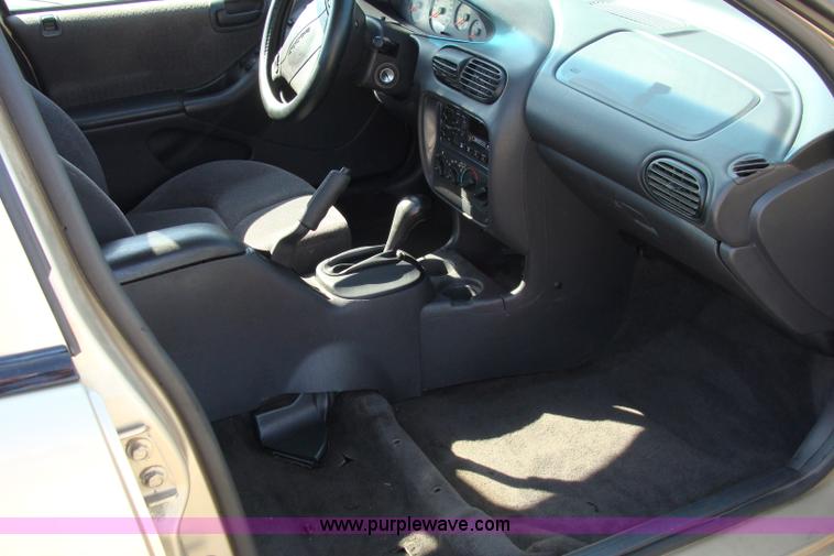 image for item 2594 2000 Dodge Stratus