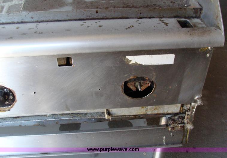 image for item 2597 2' x 4' gas griddle