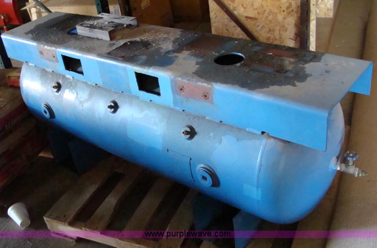 image for item 2599 Low pressure, high volume air compressor and an additional tank