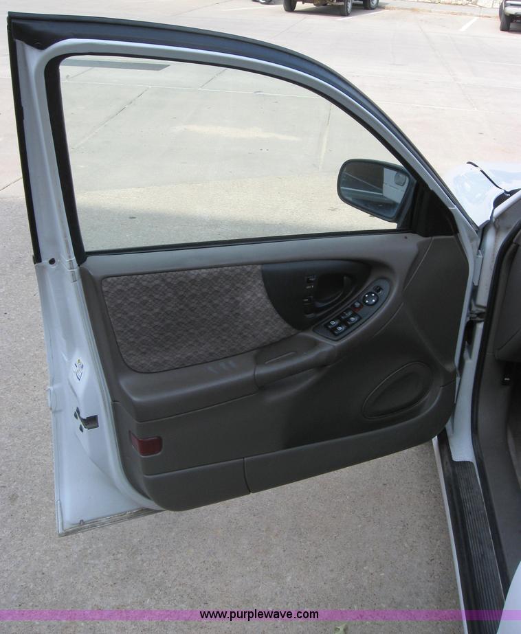 image for item 2714 2000 Chevrolet Malibu