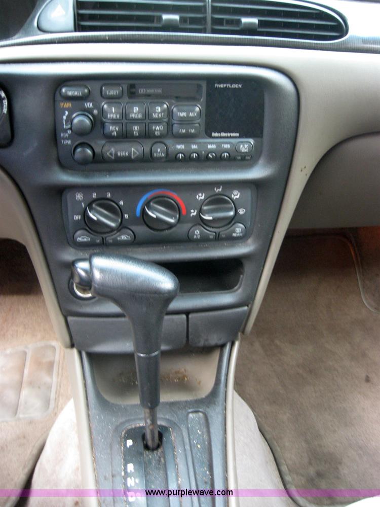 image for item 2714 2000 Chevrolet Malibu