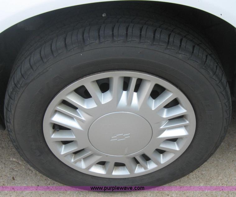 image for item 2714 2000 Chevrolet Malibu