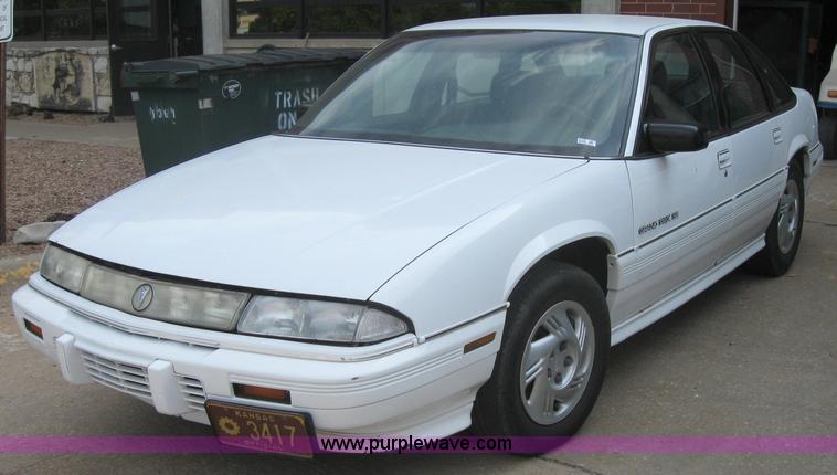 image for item 2715 1994 Pontiac Grand Prix SE