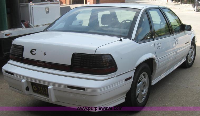 image for item 2715 1994 Pontiac Grand Prix SE