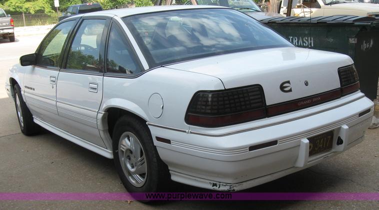 image for item 2715 1994 Pontiac Grand Prix SE