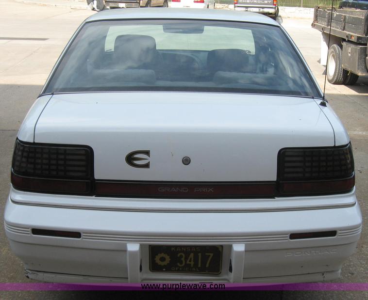 image for item 2715 1994 Pontiac Grand Prix SE