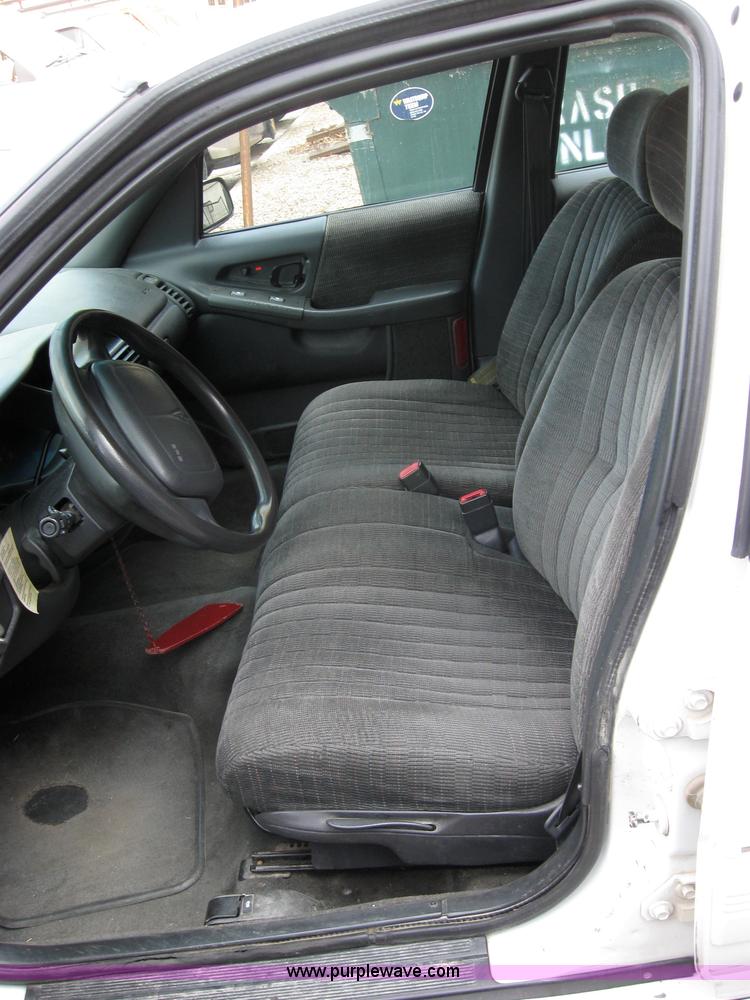 image for item 2715 1994 Pontiac Grand Prix SE