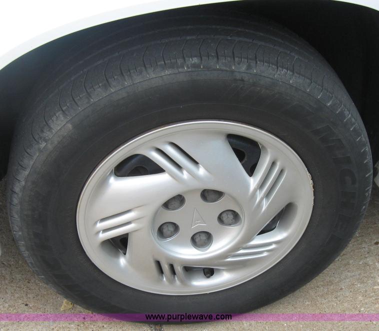 image for item 2715 1994 Pontiac Grand Prix SE