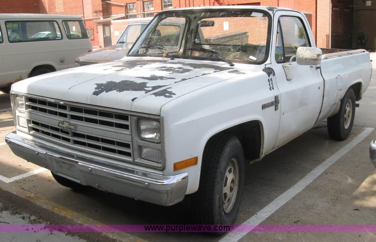 image for item 2717 1987 Chevrolet Custom Deluxe R20 pickup truck
