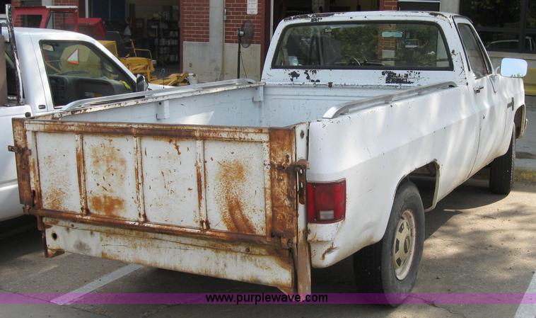 image for item 2717 1987 Chevrolet Custom Deluxe R20 pickup truck