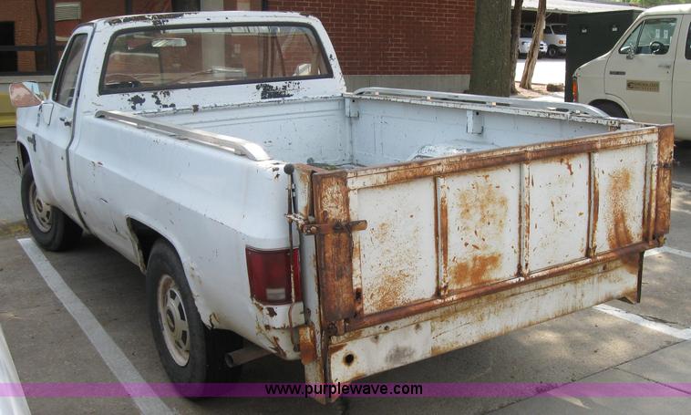 image for item 2717 1987 Chevrolet Custom Deluxe R20 pickup truck