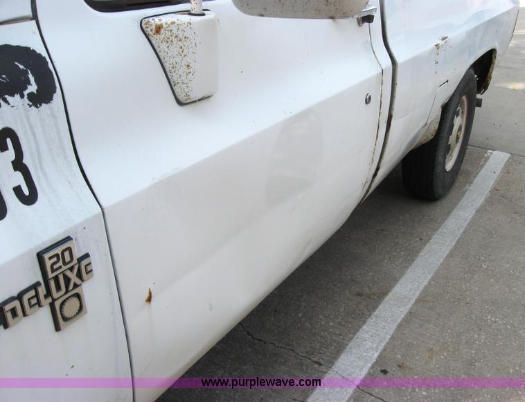 image for item 2717 1987 Chevrolet Custom Deluxe R20 pickup truck