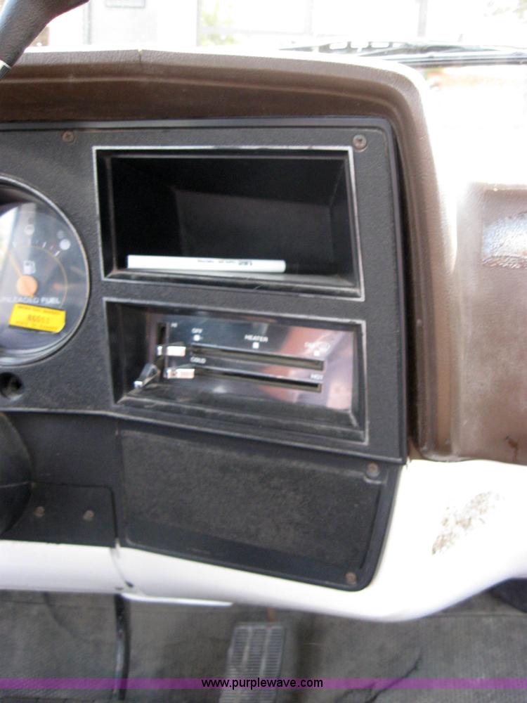 image for item 2717 1987 Chevrolet Custom Deluxe R20 pickup truck