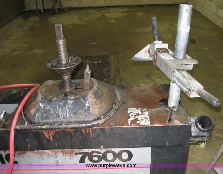 image for item 2718 FMC 7600 dual power/mag tire changer