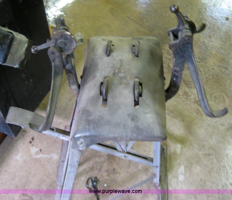 image for item 2718 FMC 7600 dual power/mag tire changer