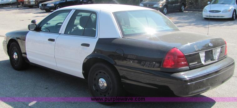 image for item 3217 2005 Ford Crown Victoria Police Interceptor