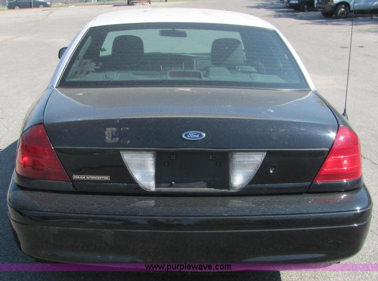 image for item 3217 2005 Ford Crown Victoria Police Interceptor
