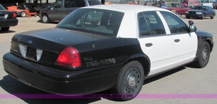 image for item 3217 2005 Ford Crown Victoria Police Interceptor