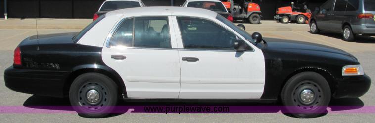 image for item 3217 2005 Ford Crown Victoria Police Interceptor