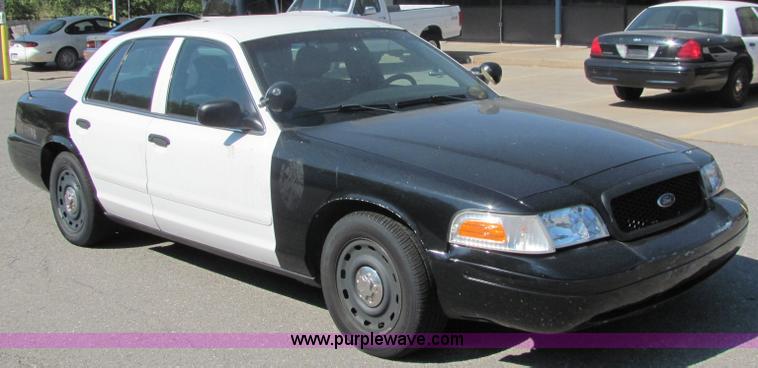 image for item 3217 2005 Ford Crown Victoria Police Interceptor