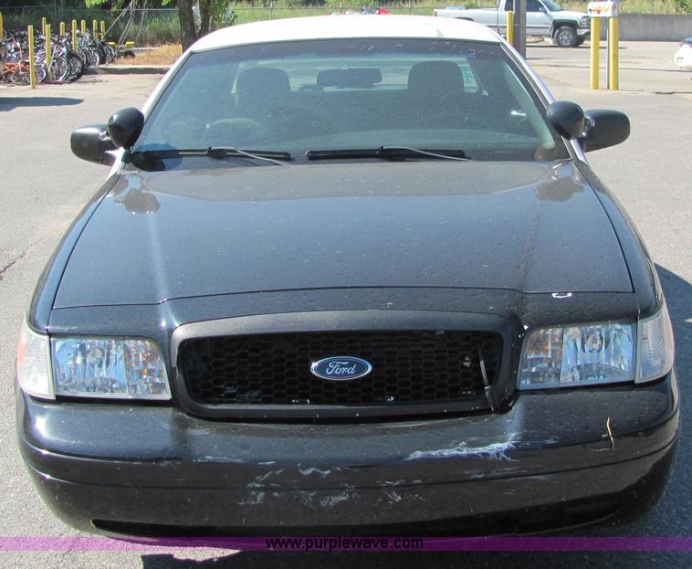 image for item 3217 2005 Ford Crown Victoria Police Interceptor