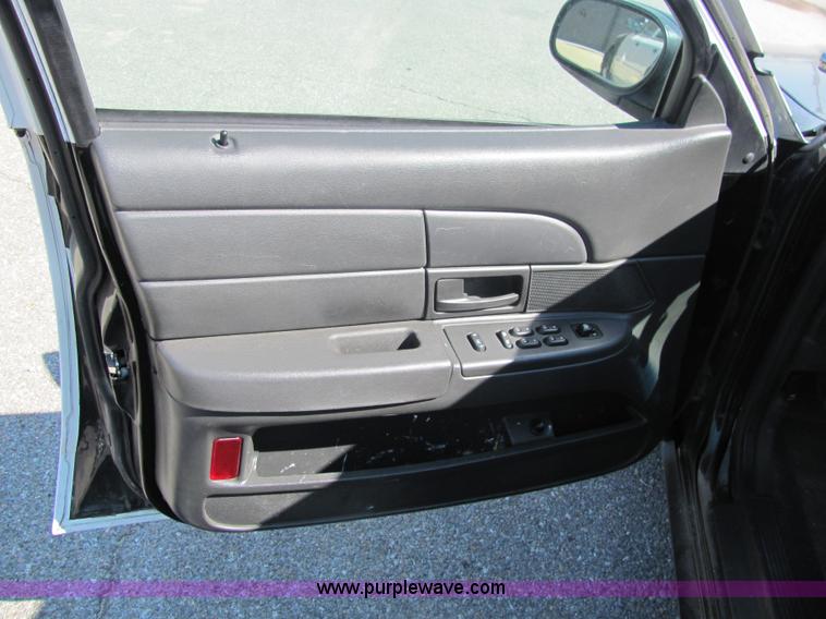 image for item 3217 2005 Ford Crown Victoria Police Interceptor