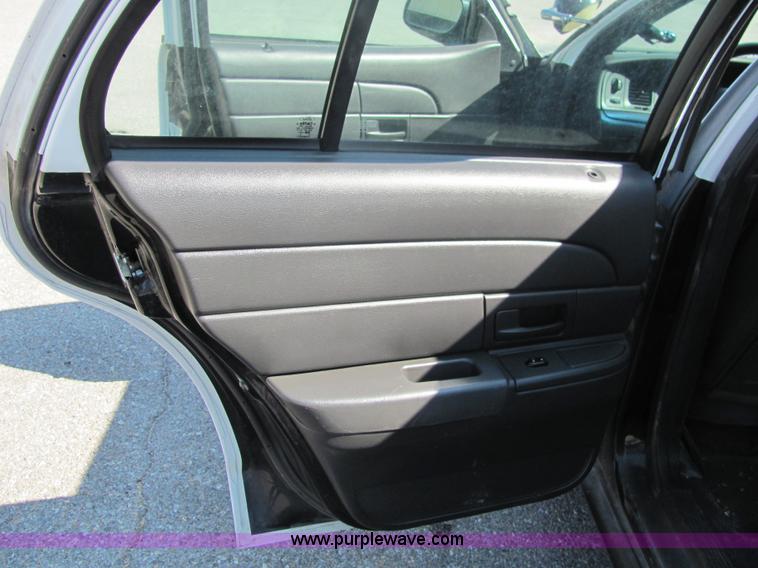 image for item 3217 2005 Ford Crown Victoria Police Interceptor