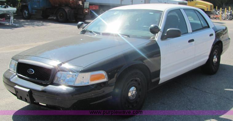 image for item 3218 2005 Ford Crown Victoria Police Interceptor