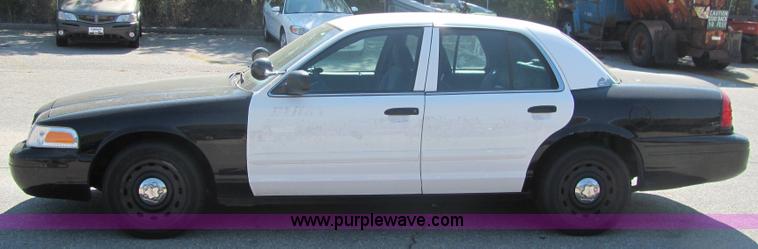 image for item 3218 2005 Ford Crown Victoria Police Interceptor