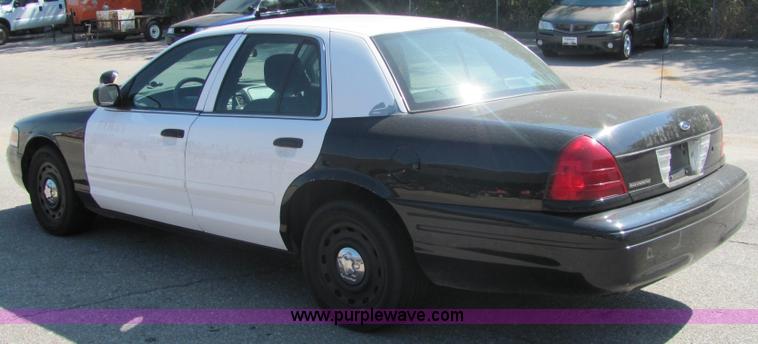 image for item 3218 2005 Ford Crown Victoria Police Interceptor