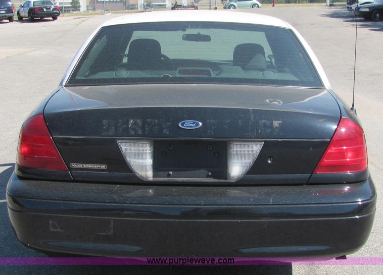image for item 3218 2005 Ford Crown Victoria Police Interceptor