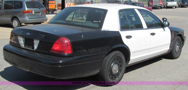 image for item 3218 2005 Ford Crown Victoria Police Interceptor