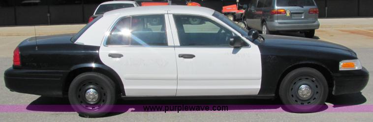 image for item 3218 2005 Ford Crown Victoria Police Interceptor