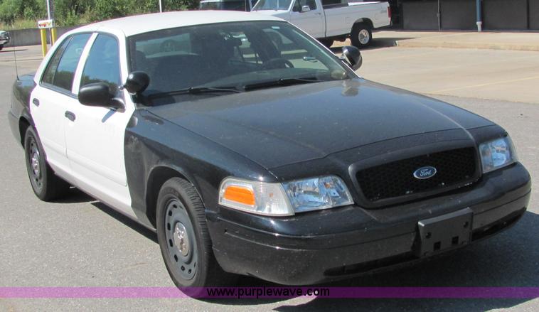 image for item 3218 2005 Ford Crown Victoria Police Interceptor