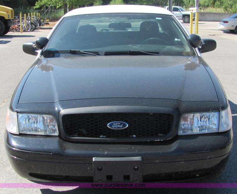 image for item 3218 2005 Ford Crown Victoria Police Interceptor