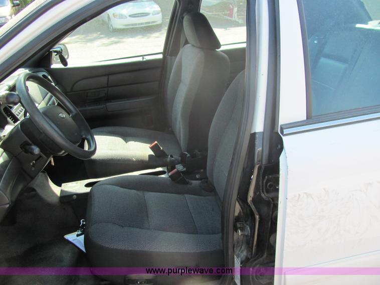image for item 3218 2005 Ford Crown Victoria Police Interceptor