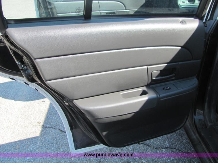 image for item 3218 2005 Ford Crown Victoria Police Interceptor