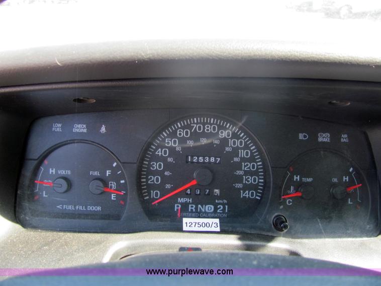 image for item 3218 2005 Ford Crown Victoria Police Interceptor