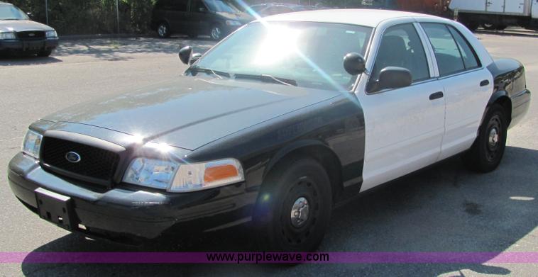 image for item 3219 2005 Ford Crown Victoria Police Interceptor
