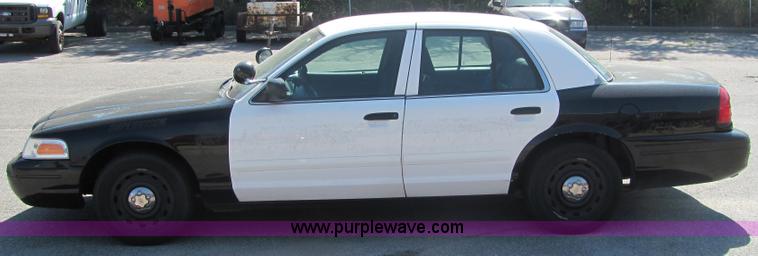 image for item 3219 2005 Ford Crown Victoria Police Interceptor