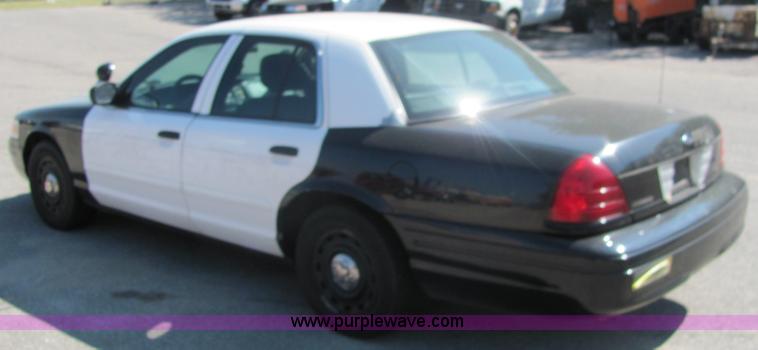 image for item 3219 2005 Ford Crown Victoria Police Interceptor
